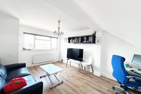 2 bedroom flat to rent, Springfield Road, London