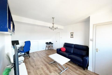 2 bedroom flat to rent, Springfield Road, London