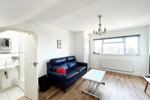 2 bedroom flat to rent, Springfield Road, London