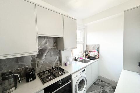 2 bedroom flat to rent, Springfield Road, London