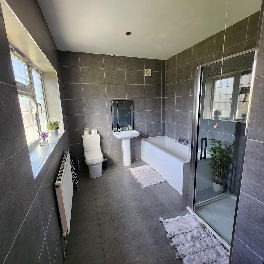 En-suite Master Bedroom