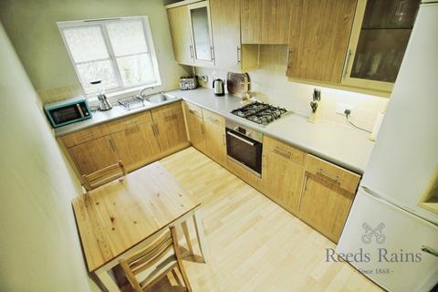 2 bedroom apartment to rent, Tiverton Drive, Cheshire SK9
