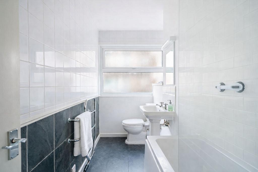 Clean and well-presented bathroom