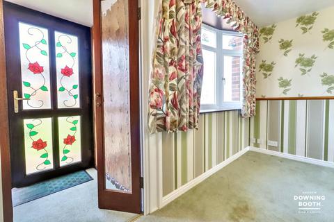 3 bedroom semi-detached house for sale, Ferndale Road, Lichfield, WS13 7DL - No Upward Chain