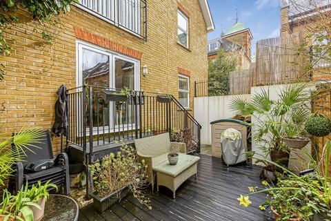 2 bedroom flat to rent, Garratt Lane, London SW18