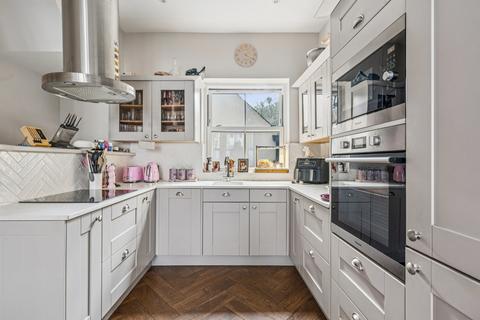 2 bedroom flat to rent, Munster Road, London