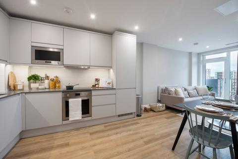 Flat to rent, Moat Street, London