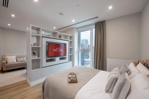 Flat to rent, Moat Street, London
