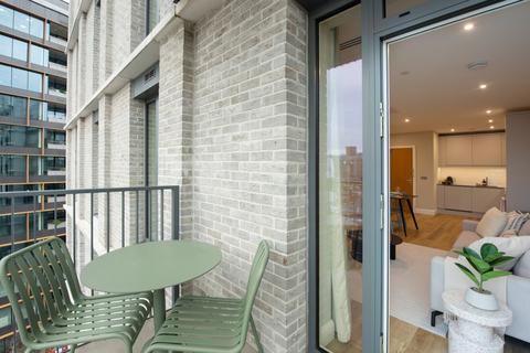 Flat to rent, Moat Street, London