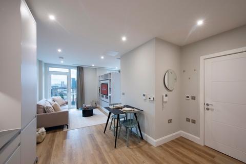 Flat to rent, Moat Street, London