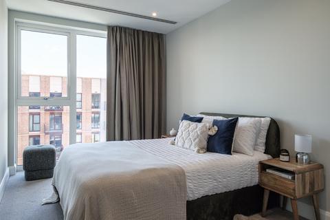 3 bedroom flat to rent, The Lark, Moat Street, London