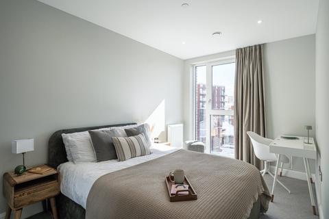3 bedroom flat to rent, The Lark, Moat Street, London