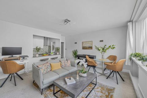 2 bedroom flat for sale, Arundel Court, 43-47 Arundel Gardens, London
