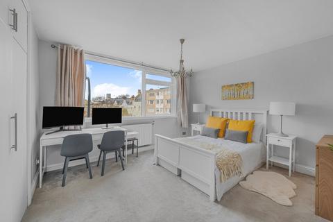 2 bedroom flat for sale, Arundel Court, 43-47 Arundel Gardens, London