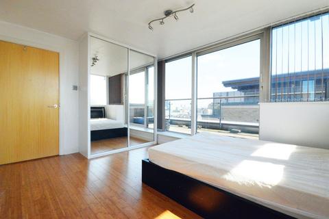 2 bedroom flat to rent, Berglen Court, Tower Hamlets, E14 7JZ