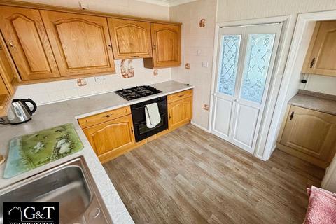 2 bedroom bungalow for sale, Thanet Close, Kingswinford