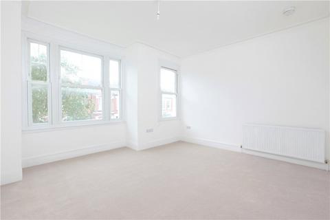 2 bedroom flat to rent, Midmoor Road, Clapham South, London