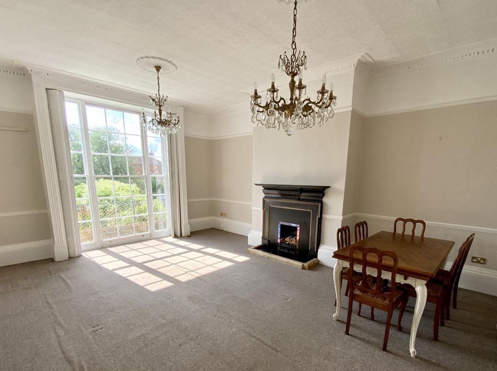 Living/dining room