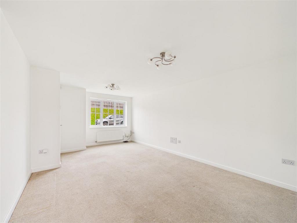 CAM03303 G0-PR0340-STILL001.jpg