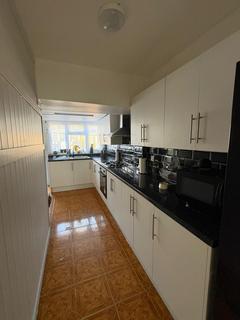 3 bedroom end of terrace house to rent, Roland Avenue, Coventry CV6