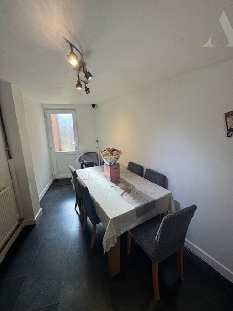 39 Bucklands End dining room.jpeg