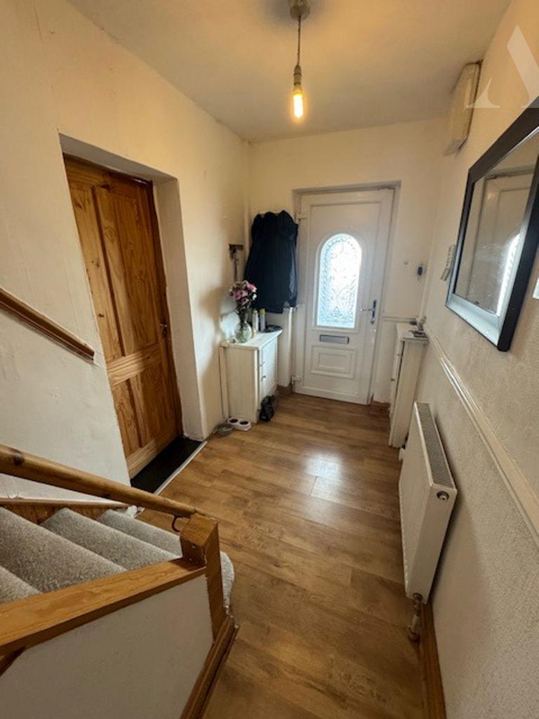 39 Bucklands End hallway.jpeg