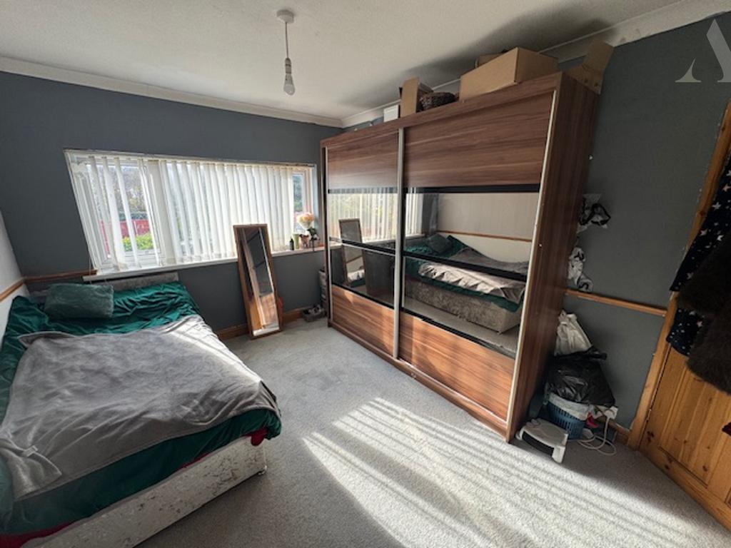 39 Bucklands End bedroom 2.jpeg