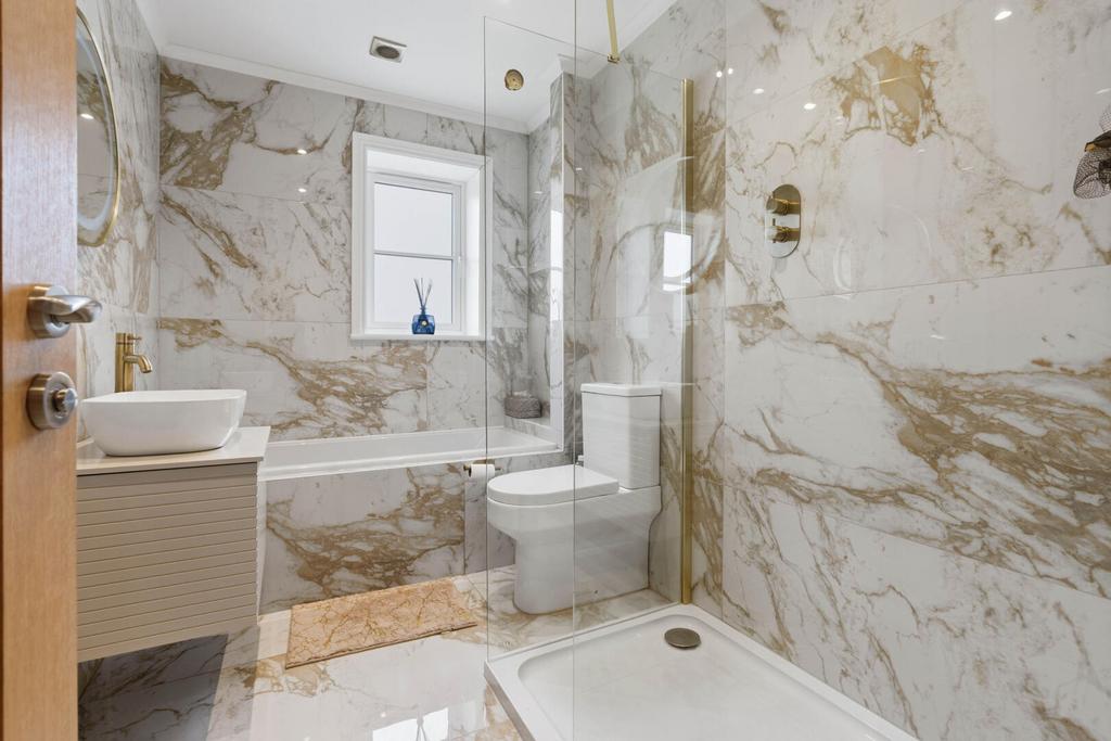 Master-En Suite
