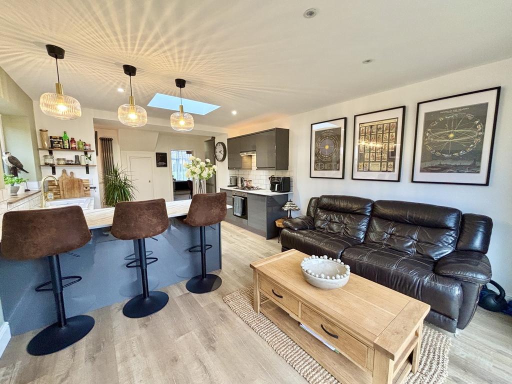 Kitchen/ Living Room