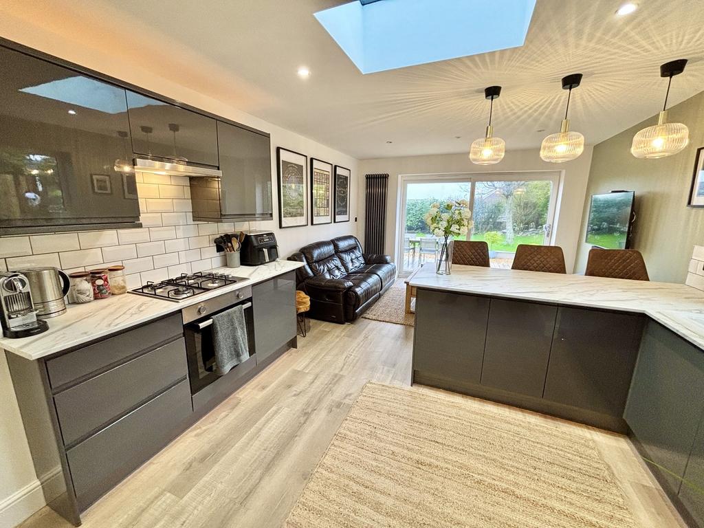 Kitchen/ Living Room