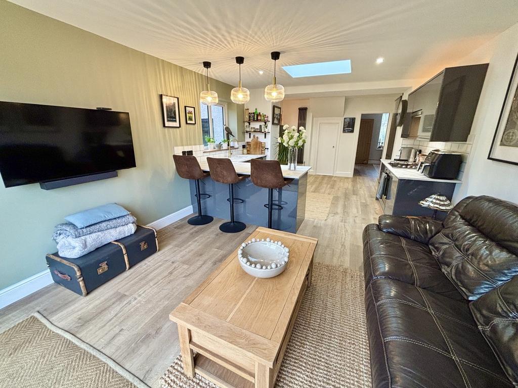 Kitchen/ Living Room
