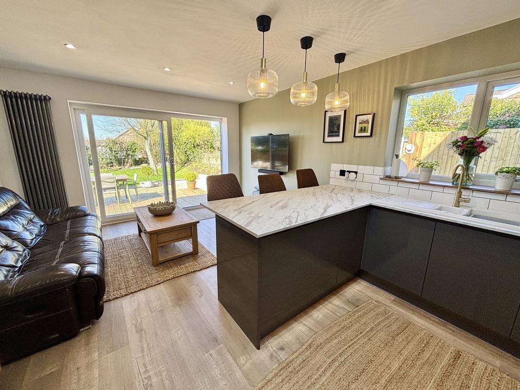 Kitchen/ Living Room