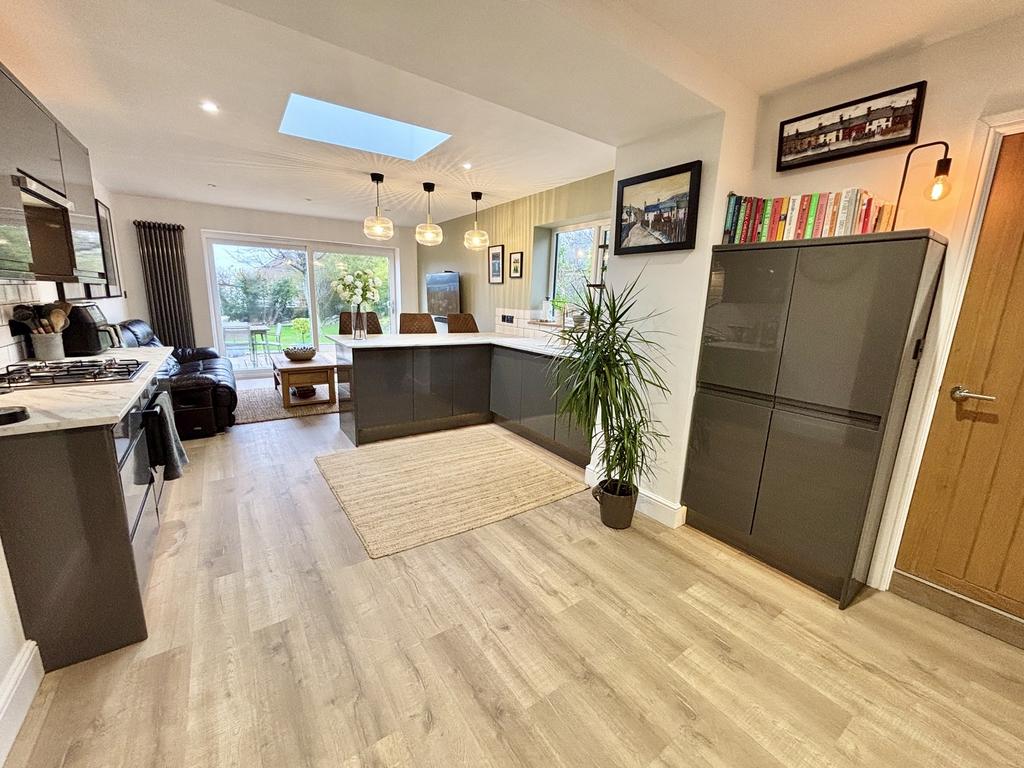 Kitchen/ Living Room