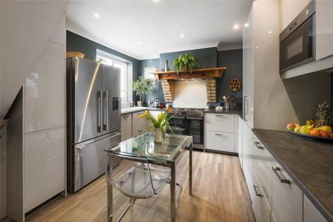 4 bedroom end of terrace house for sale, Warriner Gardens, London, SW11