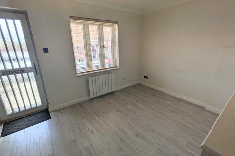 1 bedroom maisonette to rent, Park Mews, South Ockendon, RM15