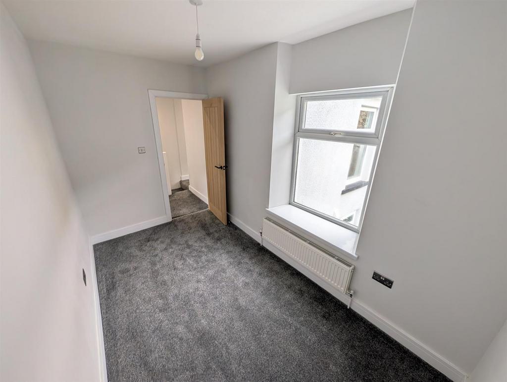 Clydach street 9.jpg