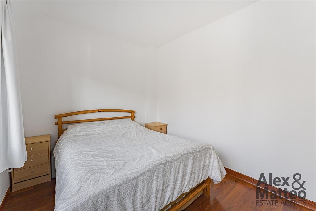 Brunel Road - Double Bedroom