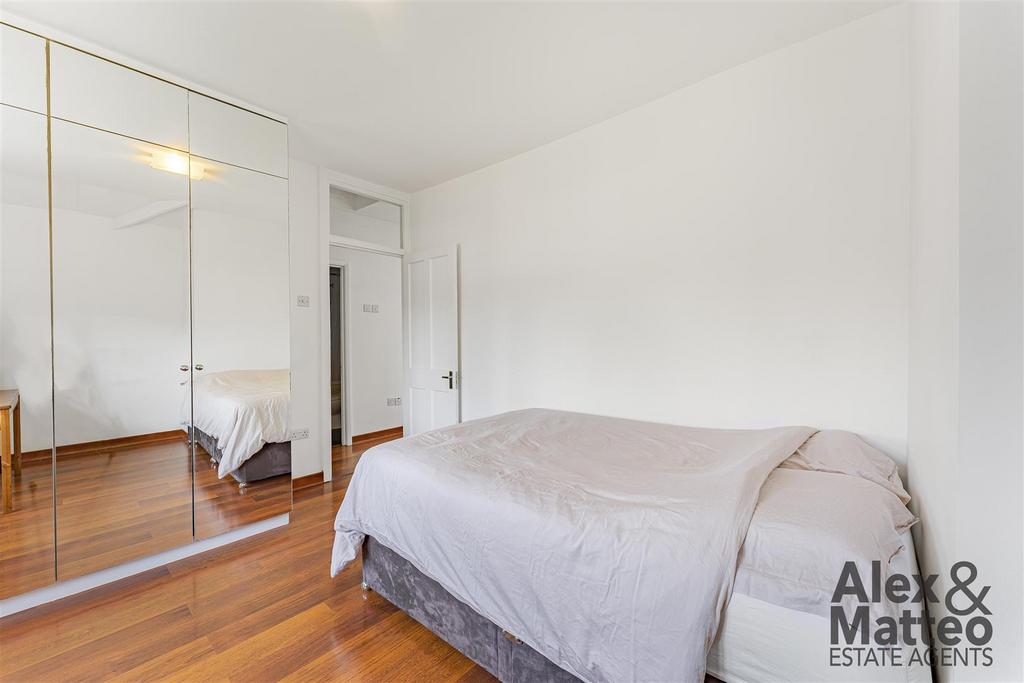 Brunel Road - Biggest Double Bedroom