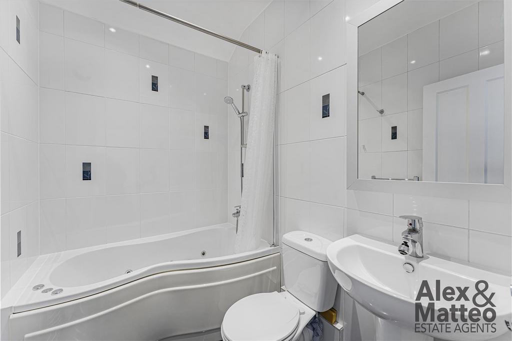 Brunel Road - Family Bathroom