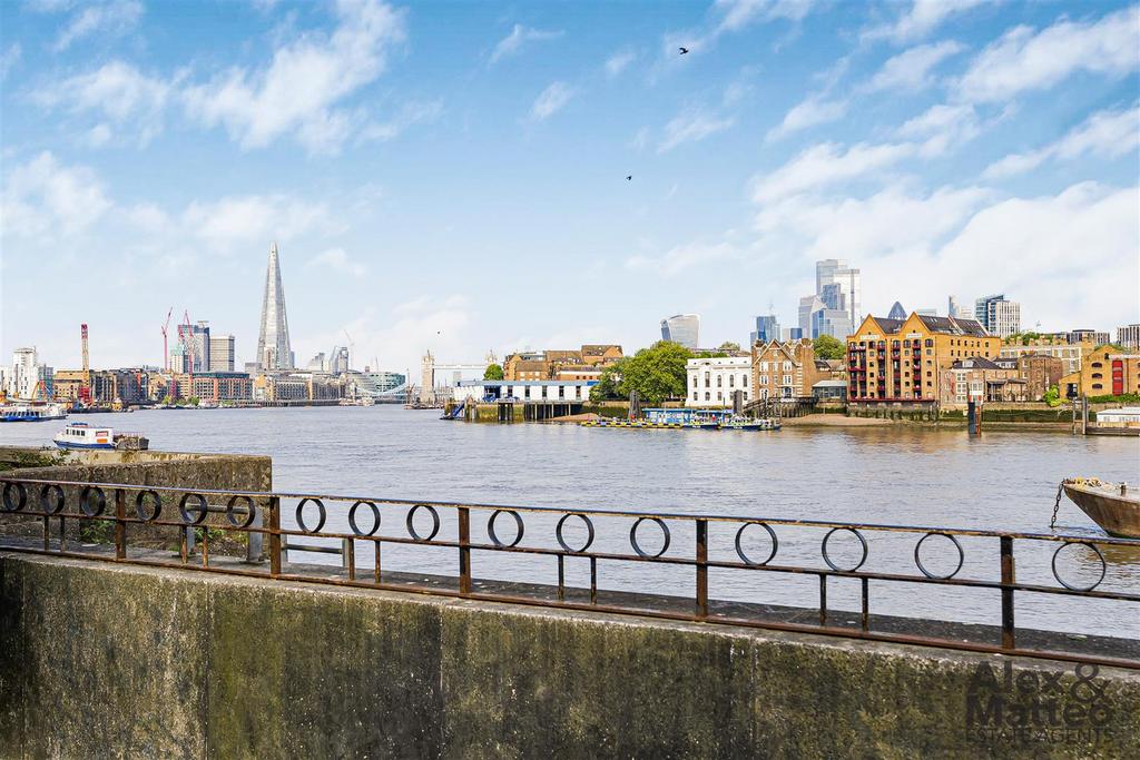 Rotherhithe Village - Thames Path
