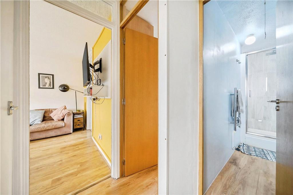 Reception/Bathroom