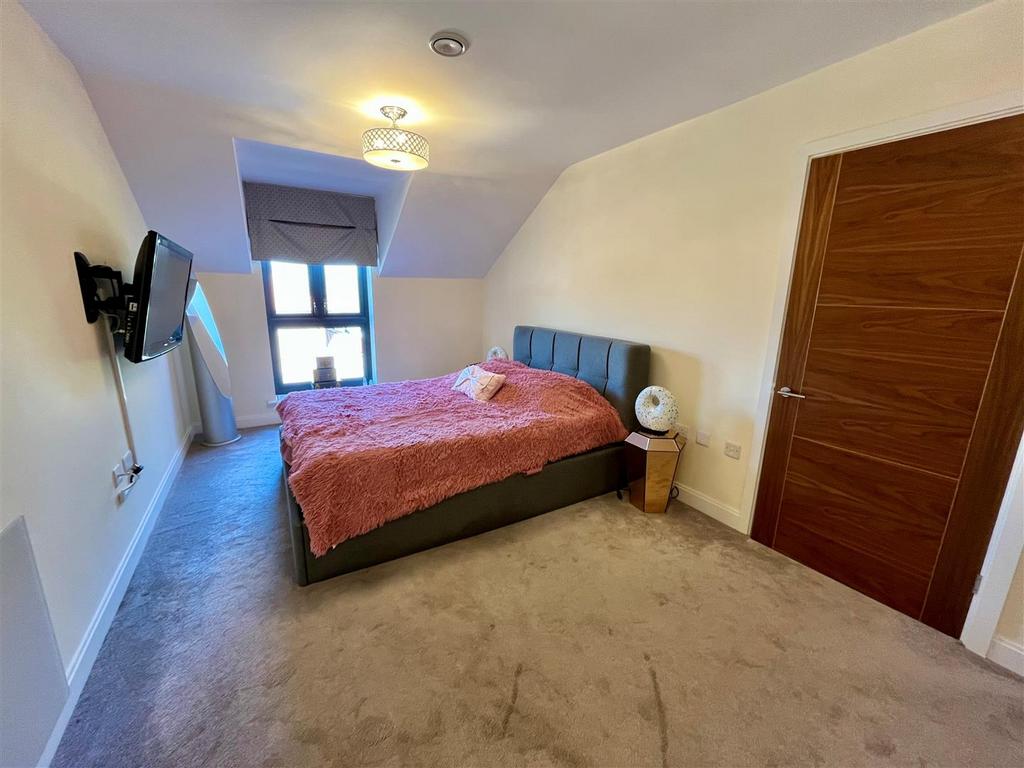 Bedroom One.jpg