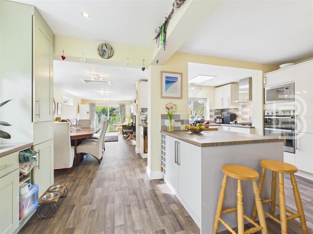 CAM05587 G0-PR0150-STILL022.jpg