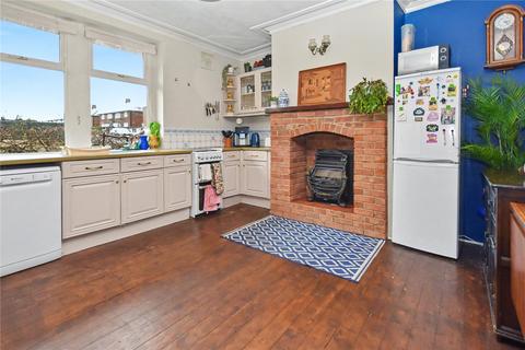 4 bedroom terraced house for sale, Rosemont Avenue, Bramley, Leeds