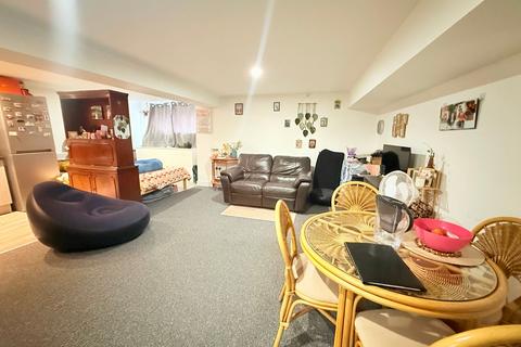 Studio to rent, Newton Road, Yeovil, BA20
