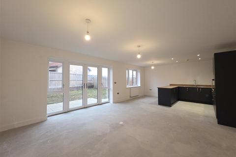 2 bedroom semi-detached bungalow for sale, Heather Pastures, Scarborough YO11