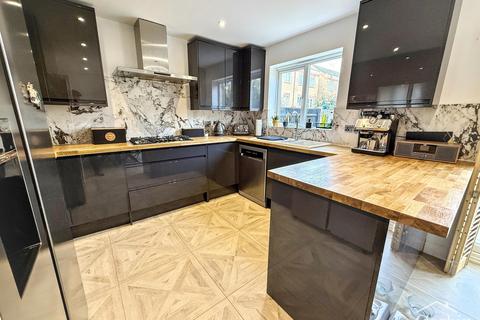 3 bedroom end of terrace house for sale, St. Georges Drive, Bournemouth, BH11 8