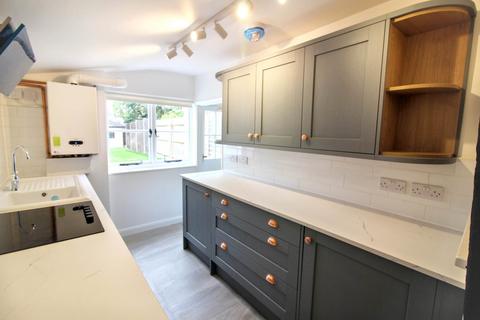2 bedroom terraced house to rent, Tring Road, Wendover