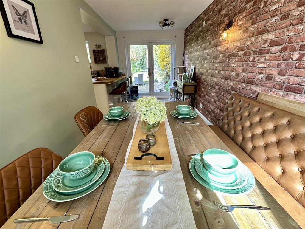 Dining/kitchen
