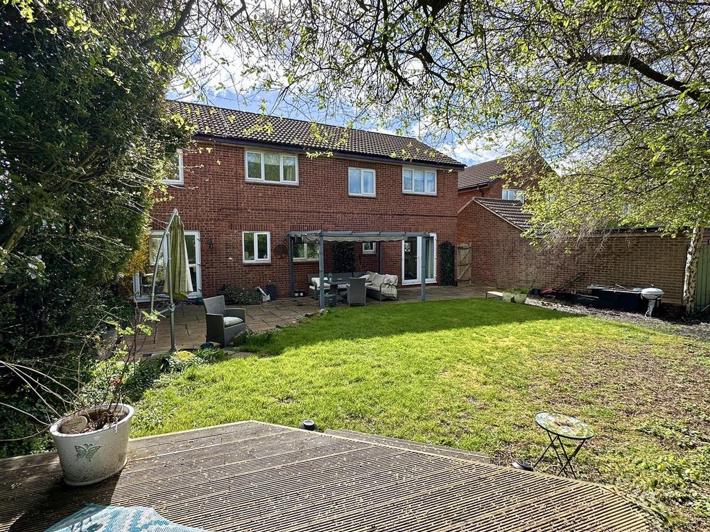 Garden to house